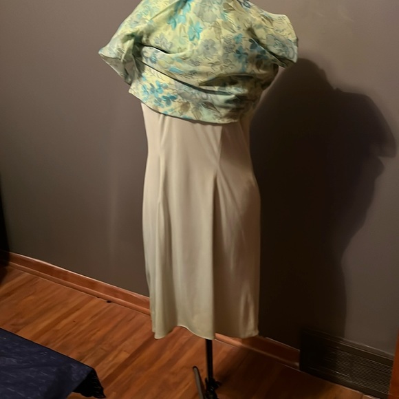 Flowery Green and Blue Dress - Picture 4 of 4